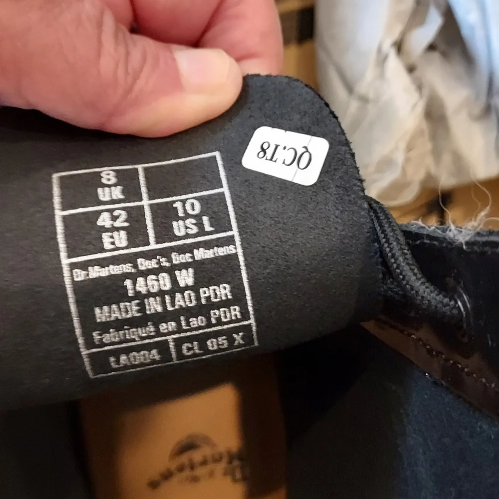 Dr. Martens Shiny Black Amphibian NEW Sz 10 Boots - Picture 4 of 5